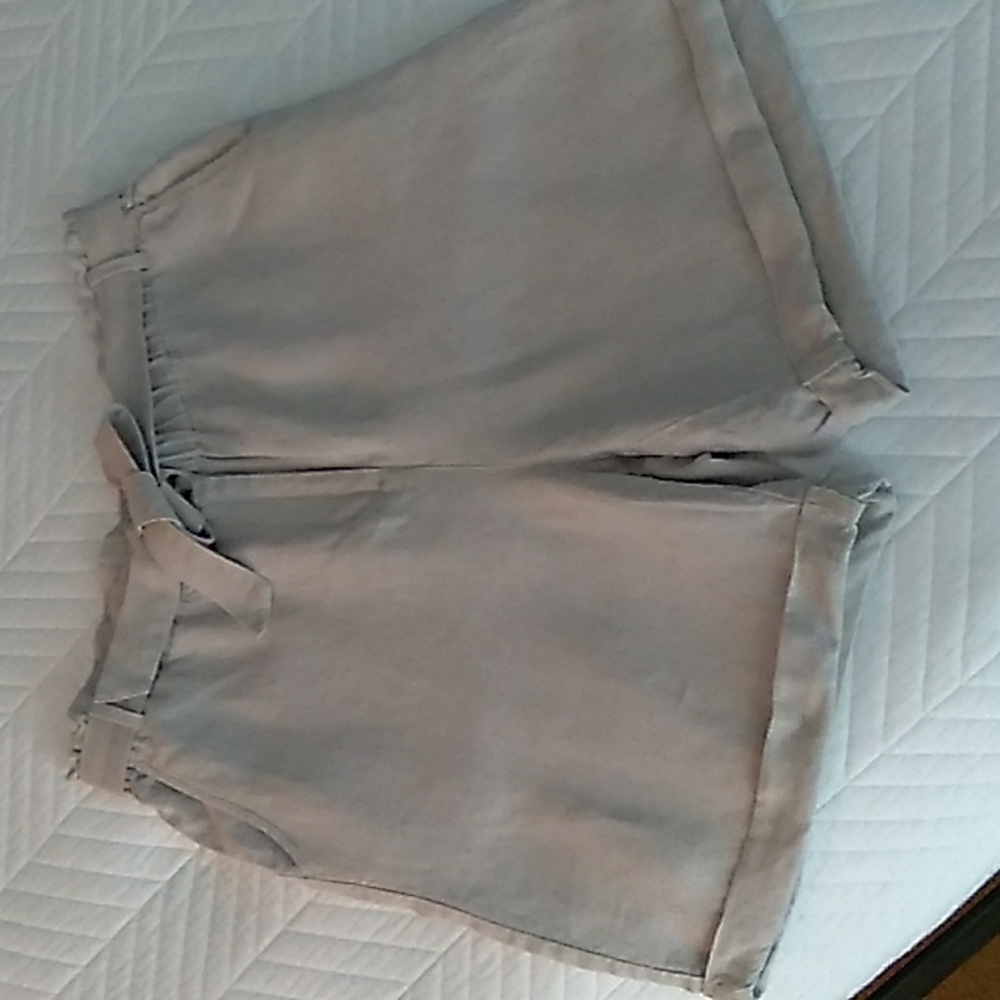JJILL KHAKI LINEN SHORTS